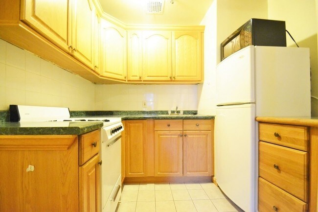 Foto del edificio - 329 E 52nd St