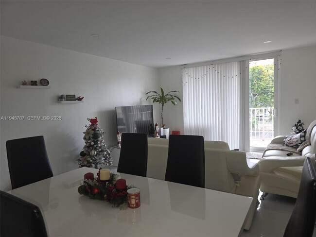 Foto del edificio - 6970 NW 186th St