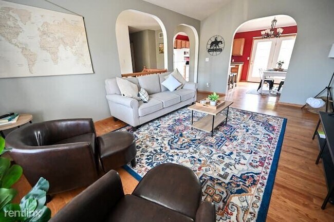 Building Photo - 4 br, 2.5 bath House - 1524 Hilltop Road