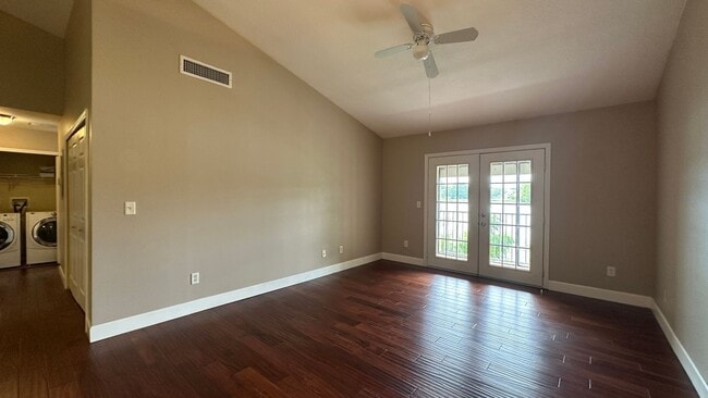Building Photo - 145 N Pearl Lake Causeway