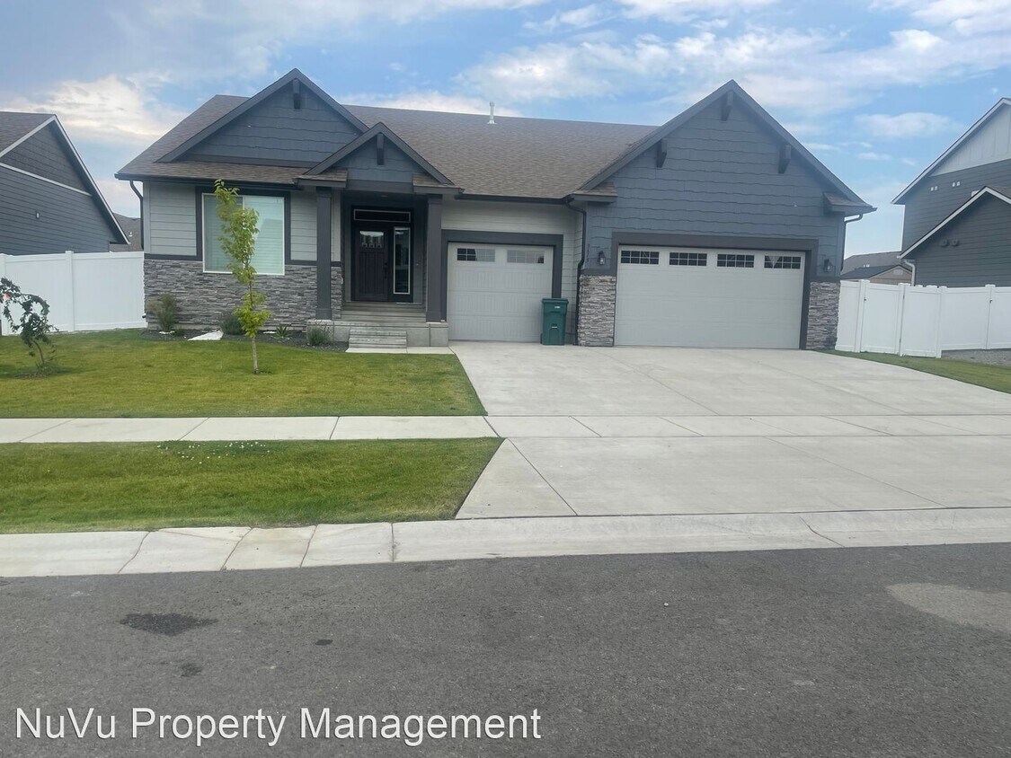 3 br, 2.5 bath House 3615 W. Giovanni Ln. House Rental in Hayden