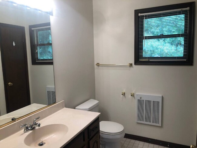 Foto del edificio - 296-298 Upper Demunds Rd