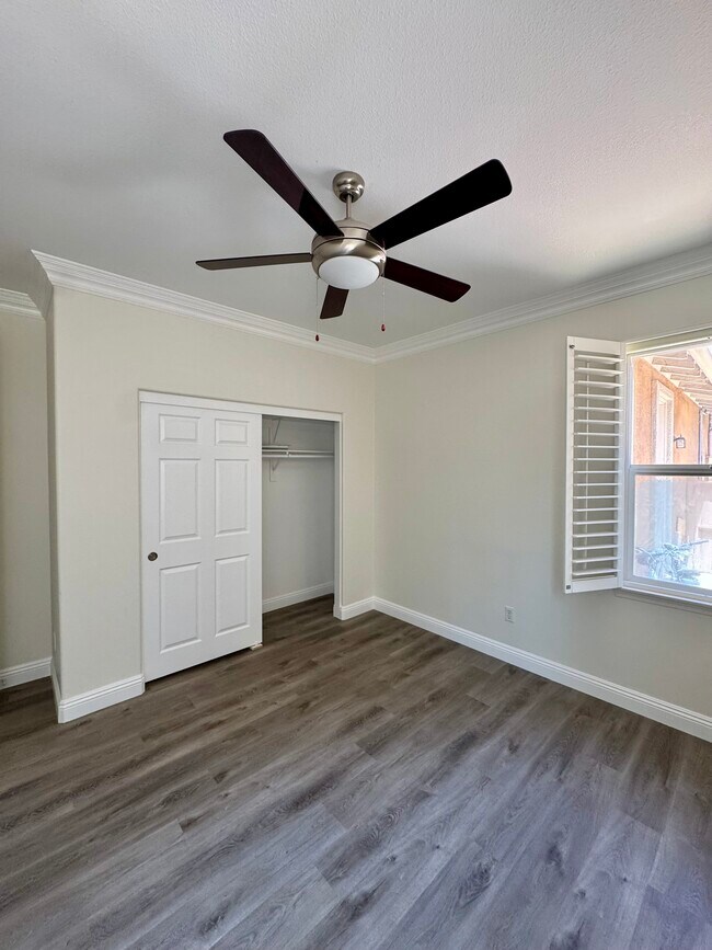 Foto del edificio - 387 Town Forest Ct