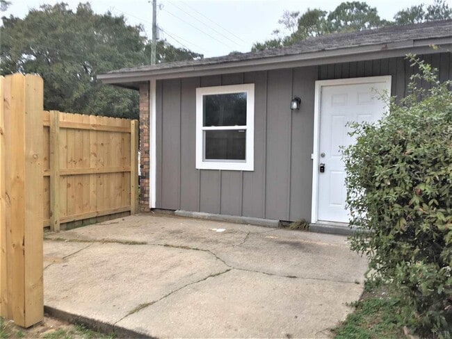 Building Photo - 1370 Langley Ave