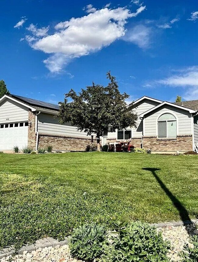 Foto del edificio - Spacious Single-Family Home in Established Wellington Neighborhood