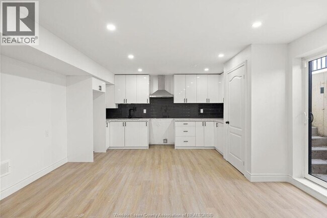 Building Photo - 400 Thompson Ave
