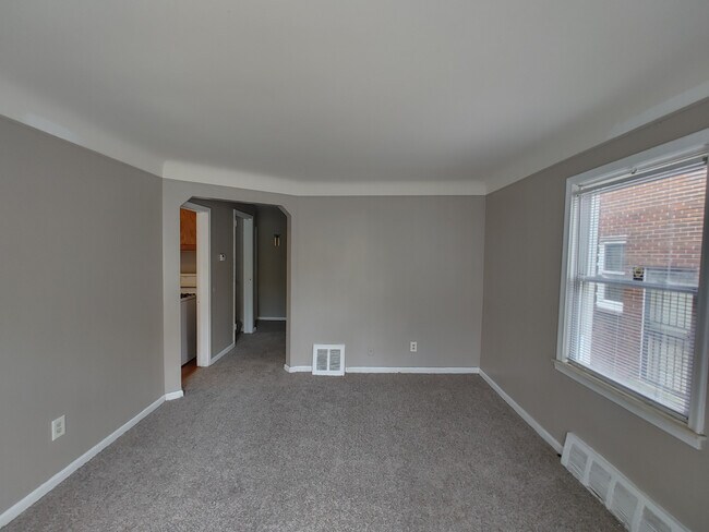 Building Photo - 9089 Greenview Ave
