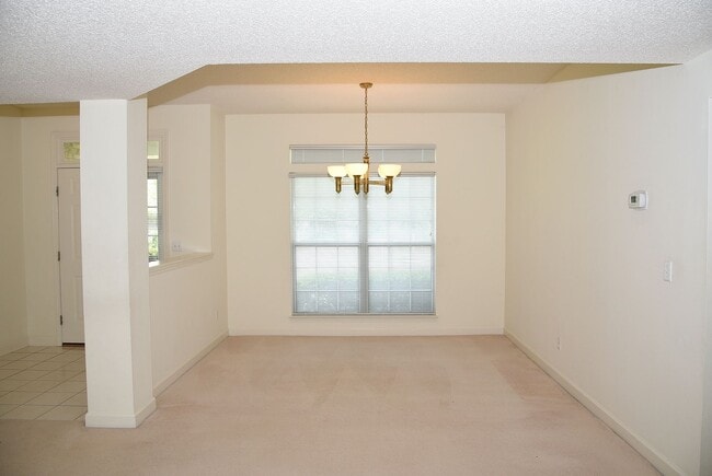 Building Photo - 4 bedroom in Parkwood Estates!