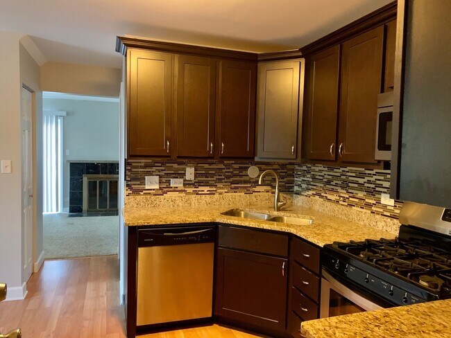 Building Photo - 2766 College Hill Cir
