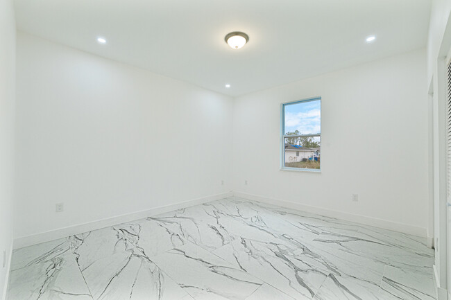 Building Photo - 4717 14th St SW