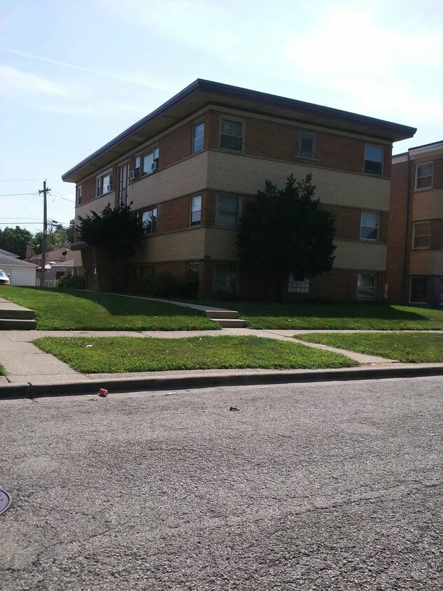 3512 Warren Ave, Bellwood, IL 60104 Condo for Rent in Bellwood, IL