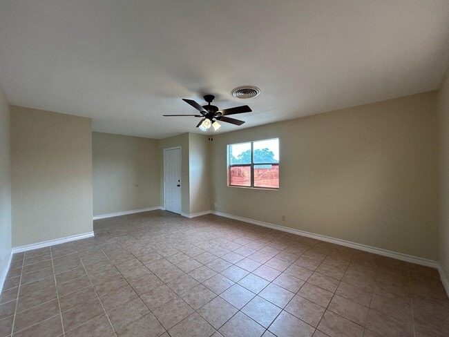 Foto del edificio - 1006 Laurel Dr