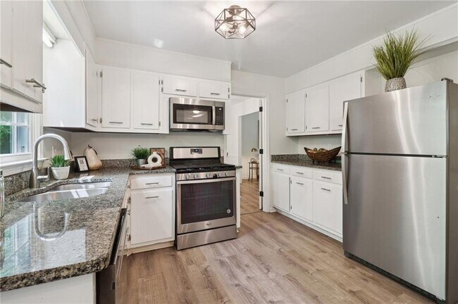 Building Photo - 571 Densley Dr