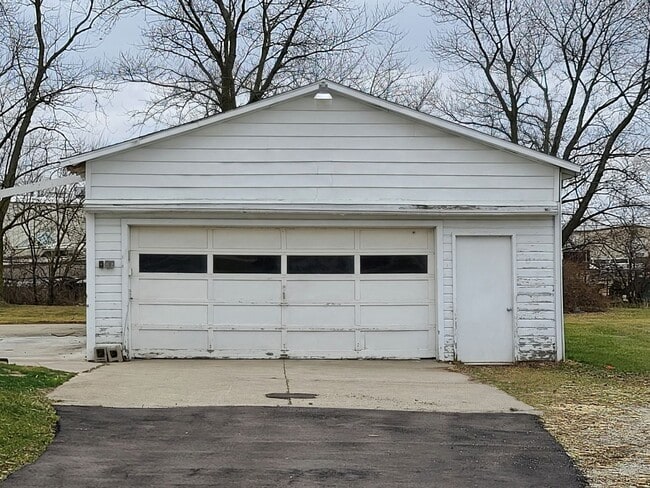 Building Photo - Nice 3-Bedroom, 1-1/2 Bathroom on Goshen's...