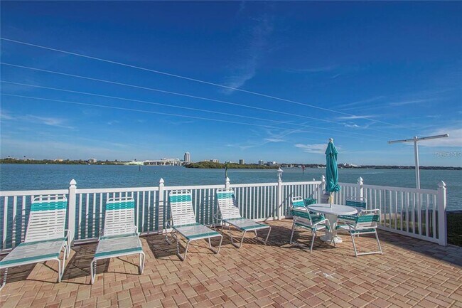 Foto del edificio - 895 S Gulfview Blvd