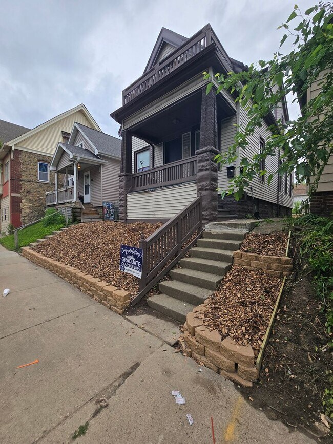 Foto del edificio - 523 E Locust St