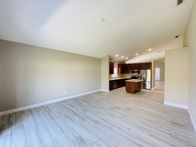 Building Photo - Awesome 4 Bedroom, 3.5 Bathroom Home in Or...