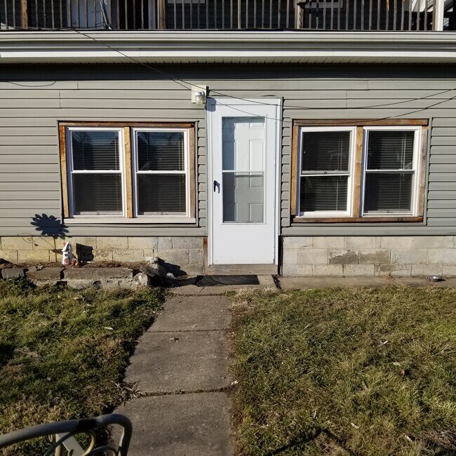 Building Photo - 1308 W Front St
