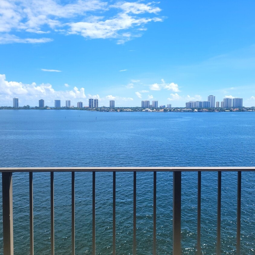 801 Lake Shore Dr Unit 807, Lake Park, FL 33403 Condo for Rent in
