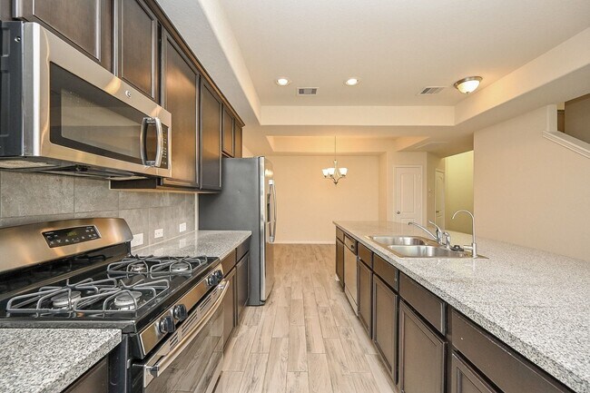 Foto del edificio - 8231 Hawthorn Vly Ln