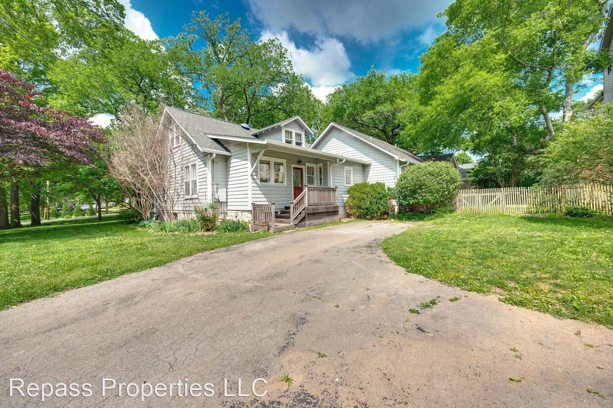 3 br, 2.5 bath House 953 Glendale Lane House Rental in Nashville