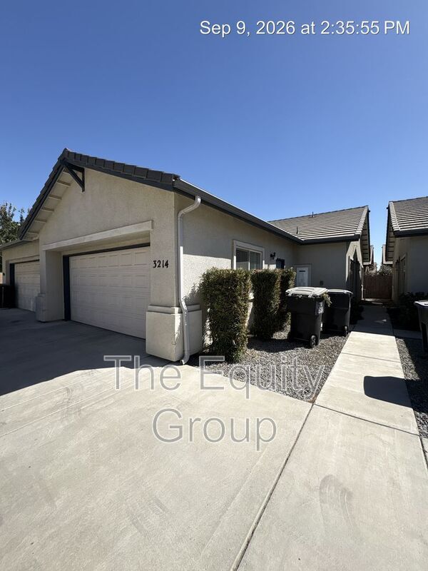 Building Photo - 3214 Villa St