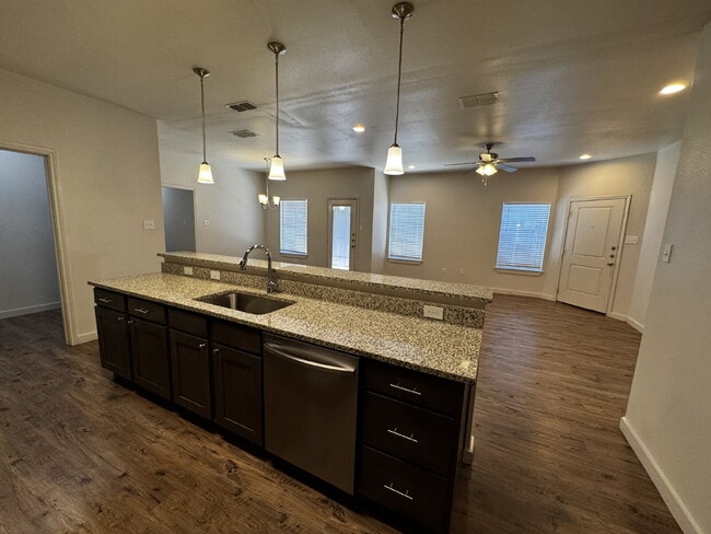 Foto del edificio - Beautiful Townhome Located in Veridian Eas...