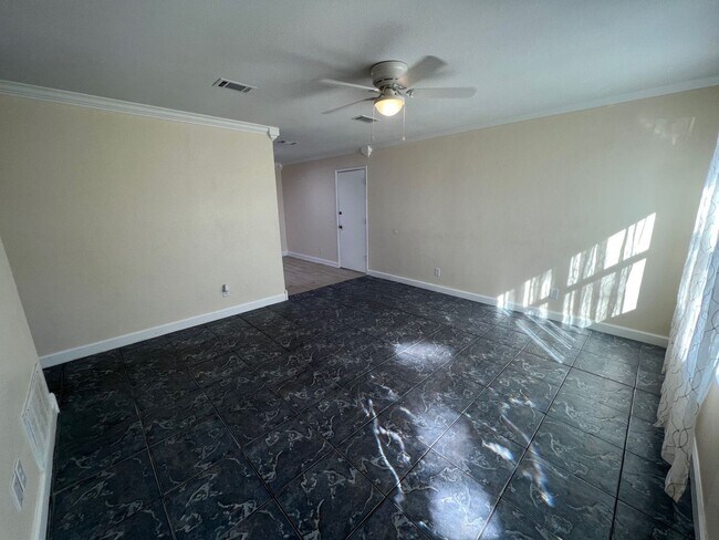 Building Photo - Gulf Breeze - 4 Bedroom,2.5 Bathroom w/ pool