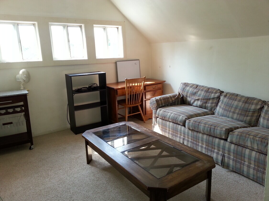 Foto principal - 2479 E 124th St