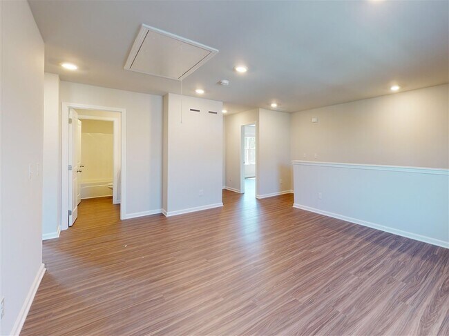 Building Photo - 200 Hackberry Ave