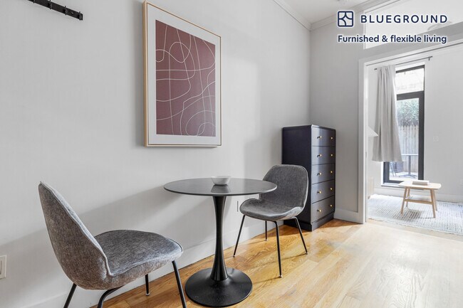 Foto del edificio - 515 W 47th St