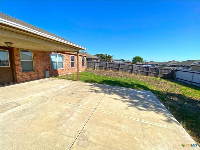 Foto del edificio - 3002 Viewcrest Dr