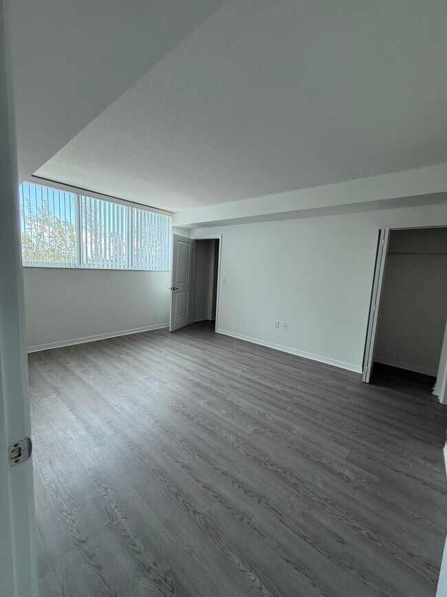 Foto del edificio - 7517 Mutiny Ave