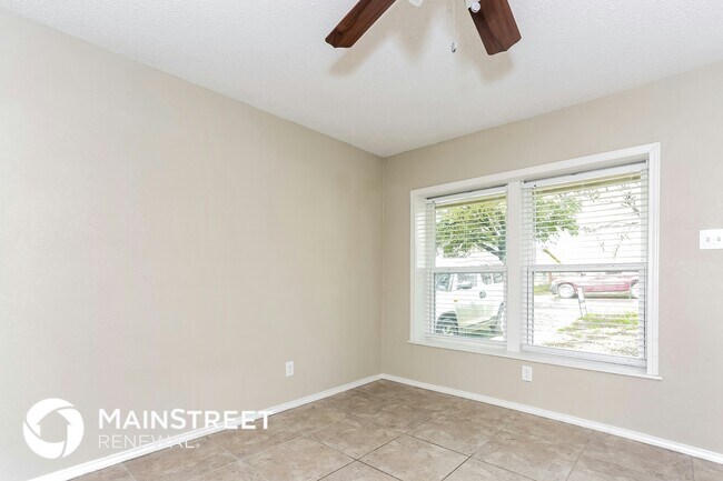 Building Photo - 2704 Hardy Pl