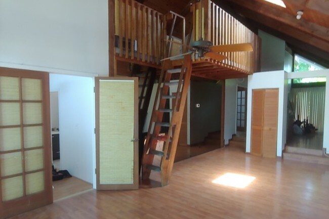 Living Room - 423 N University Dr