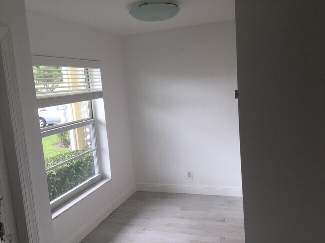 Foto del edificio - 1121 Cactus Terrace