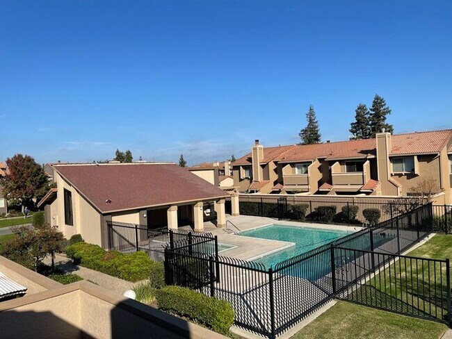 Building Photo - Modesto Absolutely Gorgeous 3 Bedroom Cond...