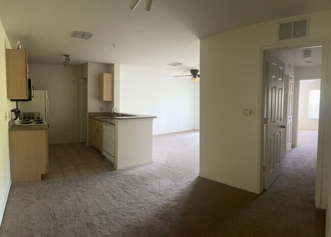 Building Photo - 940 Village Trail