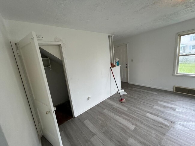 Foto del edificio - 832 S Central Dr
