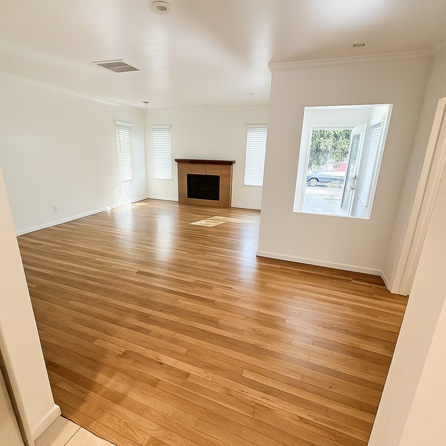 Building Photo - 17429 Burbank Blvd