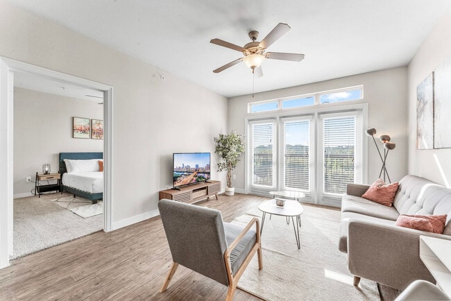 Building Photo - 501 E Oltorf St