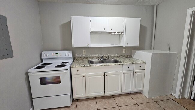 Foto del edificio - 2231 Spring Park Rd