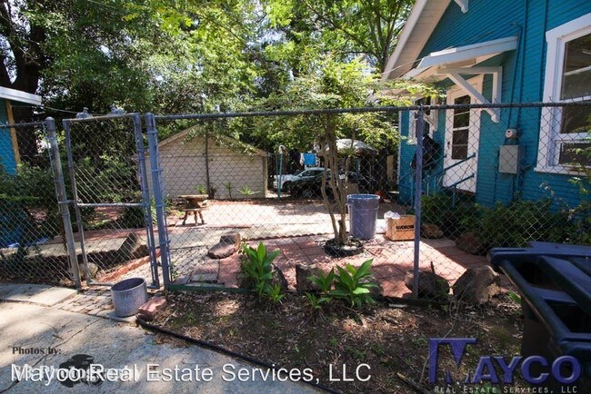 Foto del edificio - 3 br, 1 bath House - 820 Rutherford