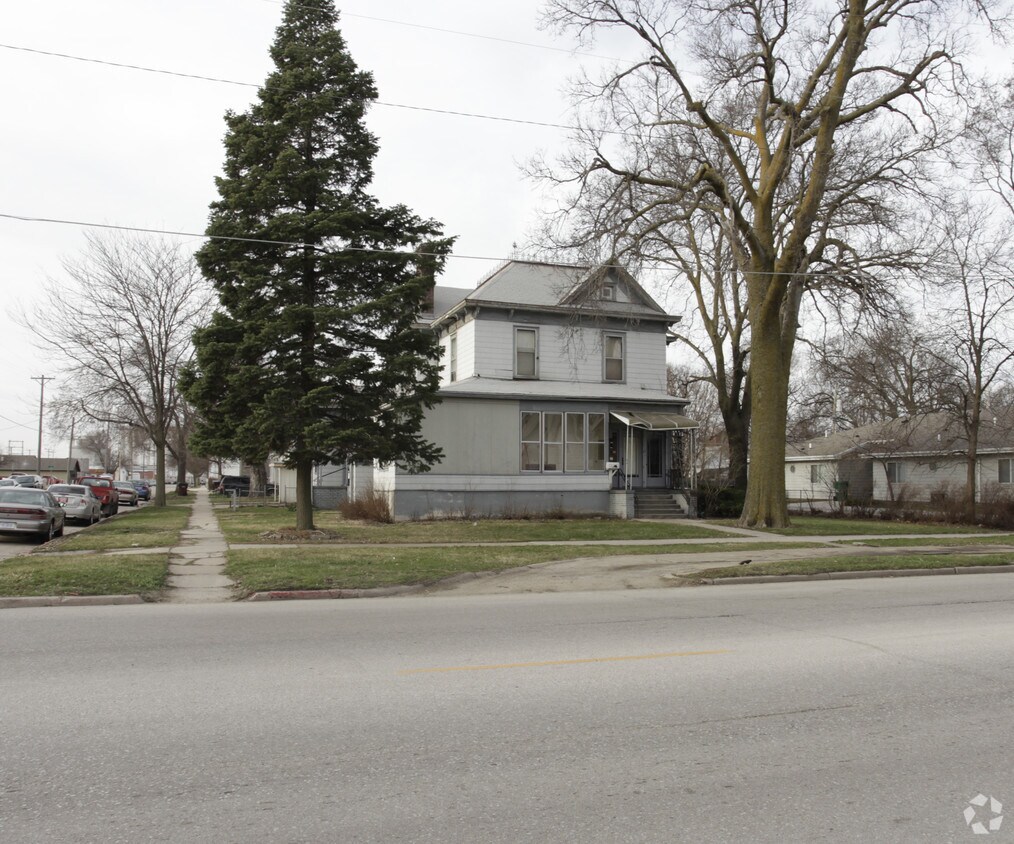 Primary Photo - 311 W Military St