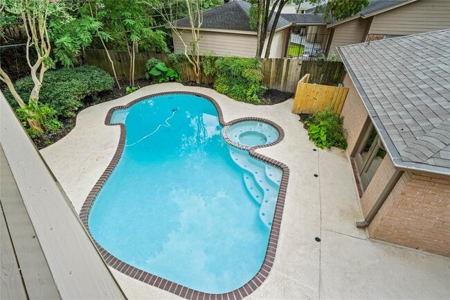 Building Photo - 111 Blue Willow Dr