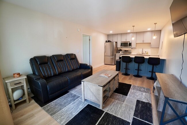 Green Hills Condo Living! - Green Hills Condo Living!