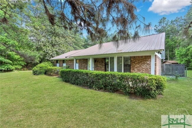 Building Photo - 103 Maple Dr