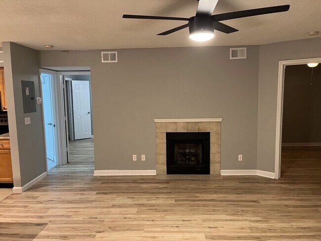 Foto del edificio - 415 Lakepointe Dr