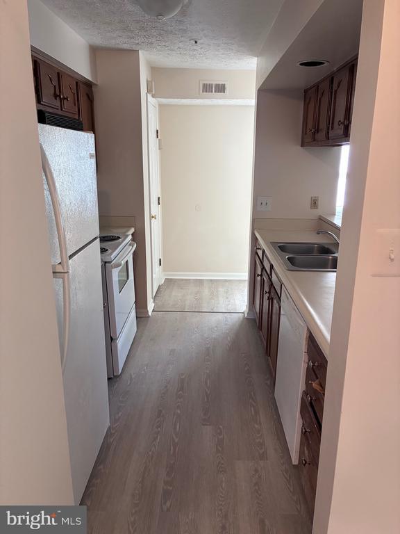 Foto del edificio - 1412 Greenbriar Cir