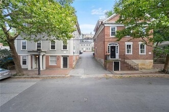 Building Photo - 73 Benefit St
